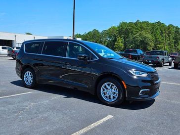 New 2026 Chrysler Pacifica Select