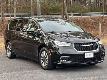 2022 Chrysler Pacifica Hybrid Touring L