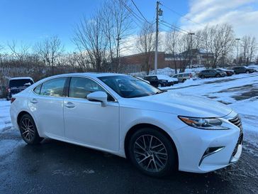 2016 Lexus ES 350's photo