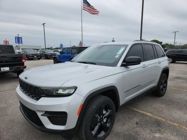 2024 Jeep Grand Cherokee Altitude X 4x4 Silver Zynith