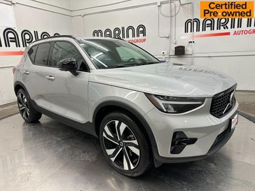 2023 Volvo XC40 B5 Plus Dark Theme