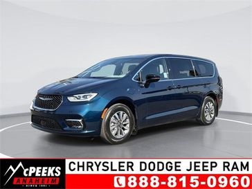 2025 Chrysler Pacifica Plug-in Hybrid Select