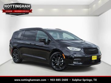 New 2026 Chrysler Pacifica Select