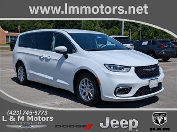 Used 2023 Chrysler Pacifica Touring L