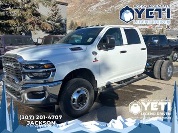 New 2026 RAM 3500 Tradesman Crew Cab Chassis 4x4 60' Ca