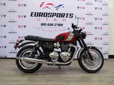 New 2025 Triumph BONNEVILLE T120 BLACK 
