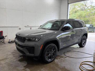 New 2027 Jeep Grand Cherokee Laredo Altitude