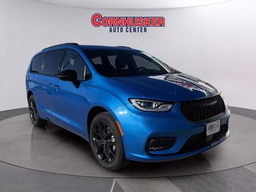 New 2026 Chrysler Pacifica Select