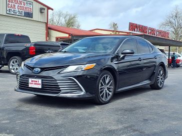 Used 2021 Toyota Camry Hybrid XLE