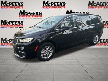 Used 2024 Chrysler Pacifica Touring L