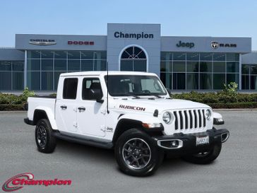 2021 Jeep Gladiator Overland in a Bright White Clear Coat exterior color and Blackinterior. Champion Chrysler Jeep Dodge Ram 800-549-1084 pixelmotiondemo.com 