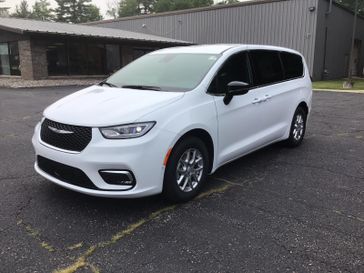 New 2025 Chrysler Pacifica Select