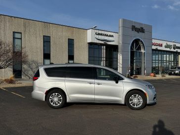 New 2026 Chrysler Pacifica Select Awd