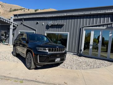 New 2027 Jeep Grand Cherokee Summit