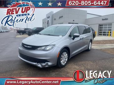 2019 Chrysler Pacifica L in a Billet Silver Metallic Clear Coat exterior color and Black/Alloyinterior. Legacy Auto Center 620-315-9264 legacyautocenter.net 