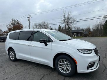 New 2026 Chrysler Pacifica Select