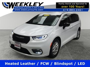 Used 2025 Chrysler Pacifica Select