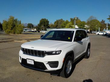 New 2025 Jeep Grand Cherokee Laredo 4x4