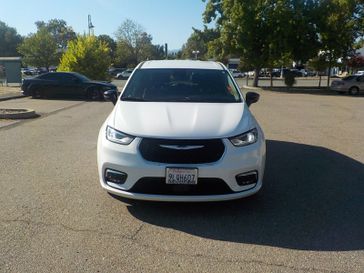 Used 2024 Chrysler Pacifica 