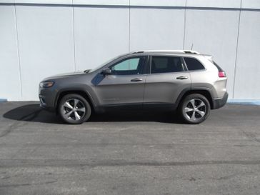 2019 Jeep Cherokee Limited in a BROWNSTONE exterior color and Blackinterior. John Hoffer Chrysler Jeep 785-289-5811 johnhofferchryslerjeep.com 