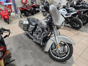 USED 2009 HARLEY STREET GLIDE 