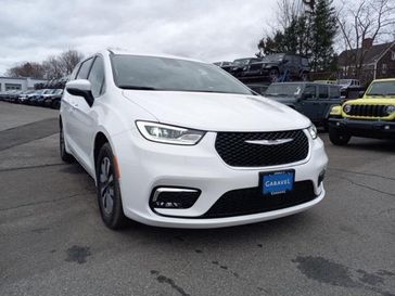 2023 Chrysler Pacifica Plug-in Hybrid Touring L