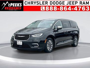 Used 2023 Chrysler Pacifica Hybrid Limited