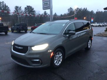 Used 2022 Chrysler Pacifica Touring L