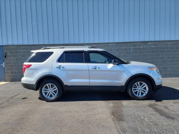 2014 Ford Explorer XLT in a Ingot Silver Metallic exterior color and Medium Light Stoneinterior. Wilmington Auto Center Chrysler Dodge Jeep Ram (937) 556-6430 wilmingtonautocentercdjr.com 