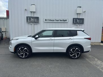 2023 Mitsubishi Outlander SE