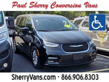 Used 2026 Chrysler Pacifica Select
