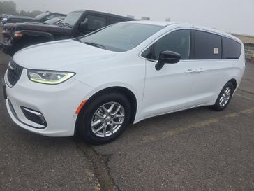 Used 2026 Chrysler Pacifica Select FWD