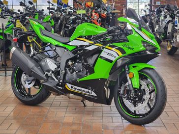 2024 Kawasaki Ninja® ZX™-6R Pearl Robotic White/Metallic