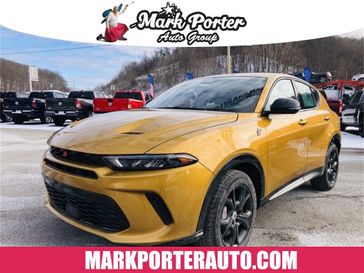 2024 Dodge Hornet R/T Eawd in a Acapulco Gold exterior color and Blackinterior. Mark Porter Chrysler Dodge Jeep Ram (740) 508-5115 markportercdjr.net 