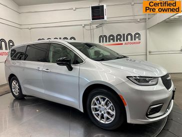 2024 Chrysler Pacifica Touring L's photo