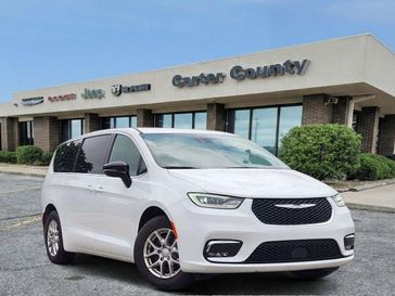 Used 2026 Chrysler Pacifica Select