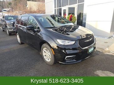 New 2026 Chrysler Pacifica Select