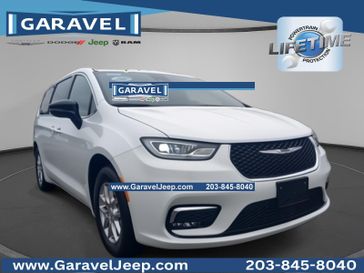 New 2025 Chrysler Pacifica Select