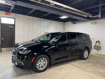 New 2026 Chrysler Pacifica Select