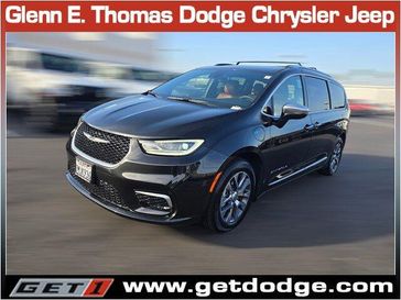 Used 2024 Chrysler Pacifica Hybrid Pinnacle