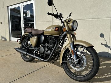 2023 Royal Enfield CLASSIC 350 in a SIGNALS DESERT SAND exterior color. Cross Country Powersports 732-491-2900 crosscountrypowersports.com 