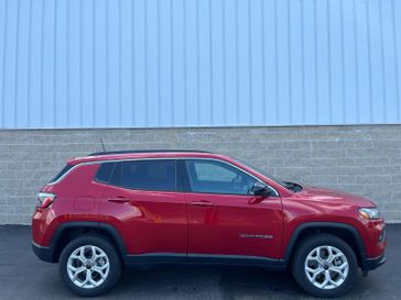 2025 Jeep Compass Latitude 4x4 in a Red Hot Pearl Coat exterior color. Wilmington Auto Center Chrysler Dodge Jeep Ram (937) 556-6430 wilmingtonautocentercdjr.com 