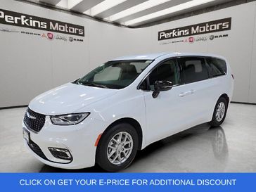 Used 2024 Chrysler Pacifica Touring L