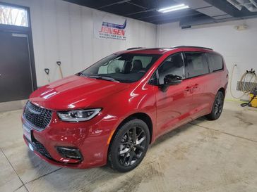 New 2026 Chrysler Pacifica Limited Awd