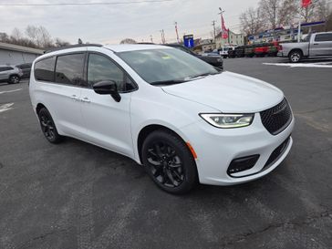 New 2026 Chrysler Pacifica Select Awd