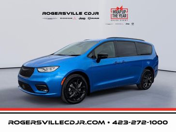 New 2026 Chrysler Pacifica Select Awd