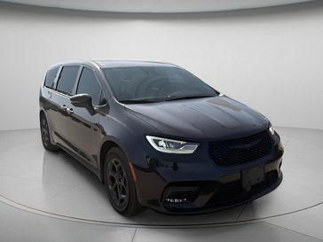Used 2022 Chrysler Pacifica Hybrid Touring L