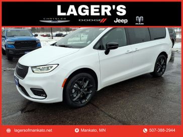 New 2026 Chrysler Pacifica Limited Awd