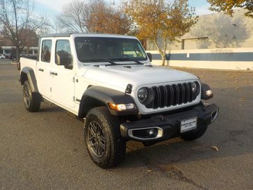 New 2026 Jeep Gladiator Sport S 4x4