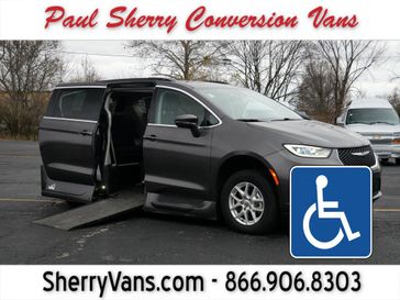 Used 2022 Chrysler Pacifica Touring L